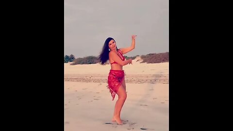 Bellydancing at the beach 🤩