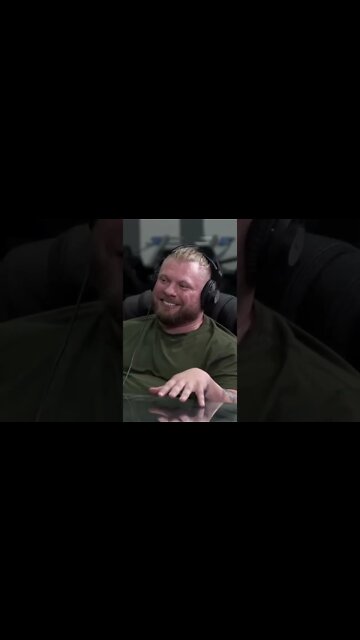 Why AJ Roberts Only Looks at Pieces of His Body 🫣 #shorts