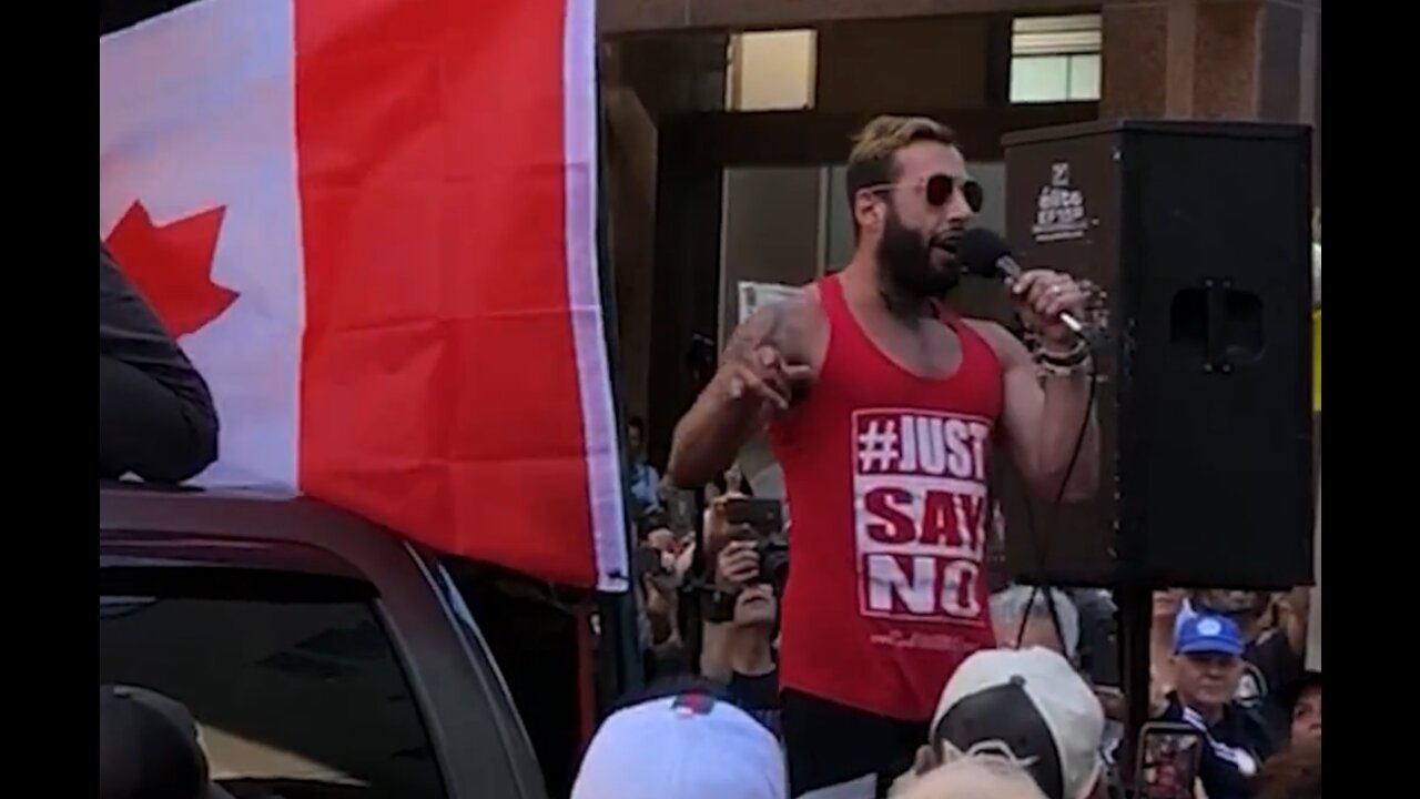 Huge crowds as Toronto Police officers join rally for freedom against vaccine passports..