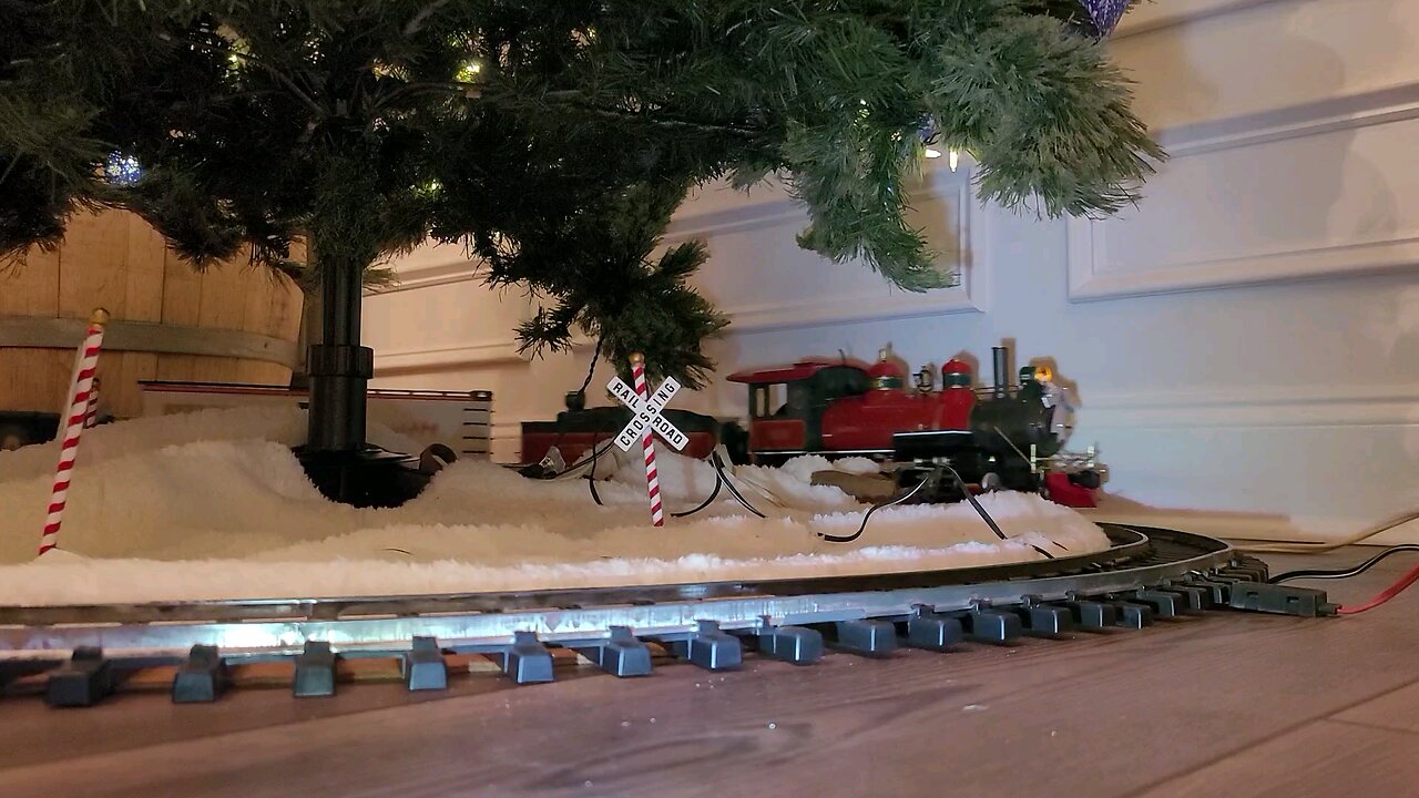 Christmas train Bachmann Wonderland Flyer 2