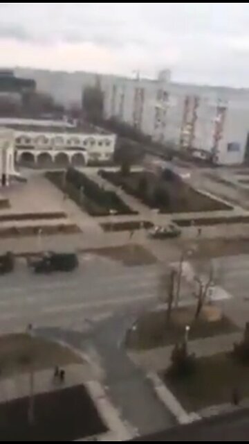 Russian Rosgvardia troops outside #Energodar’s city hall.