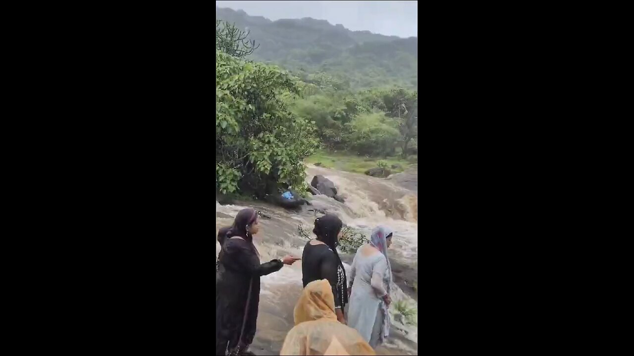 IMIDATLY COMES FLOODS