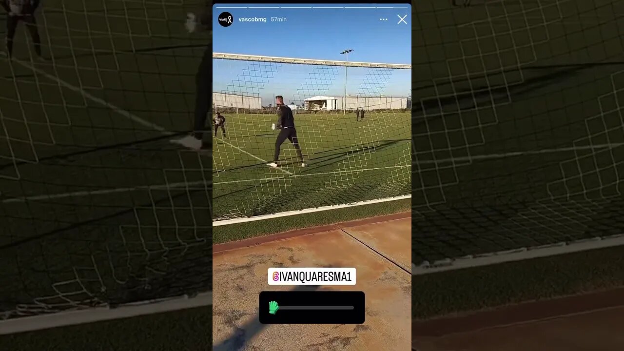 Goleiro Ivan Quaresma treinando