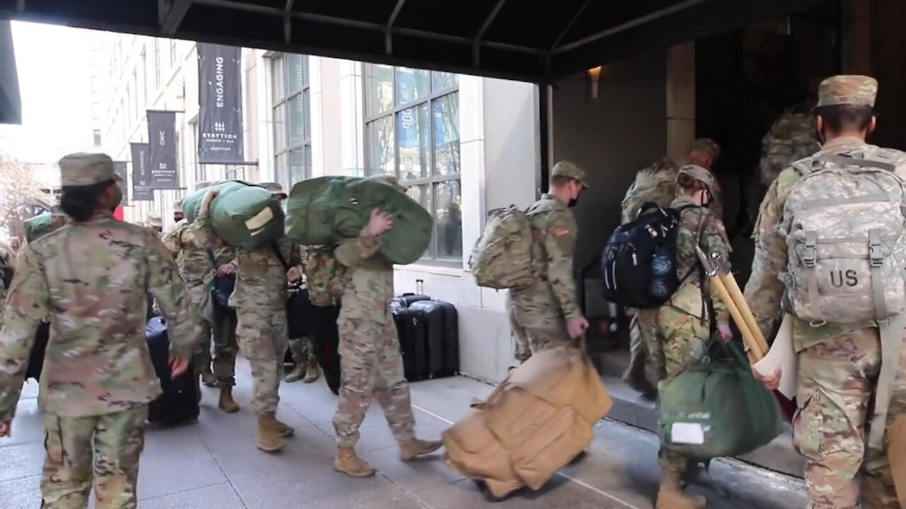 U.S. Army Soldiers with the 426th Brigade Support Battalion arrive in Chicago