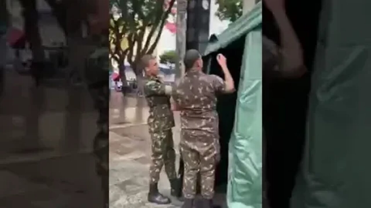 Exercito monta acampamento ns praça da se