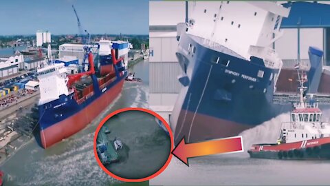 The largest ship get into the water 💦
