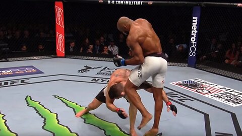 UFC Fighter Knocks Out Opponent With Knee To The Head - Brutal KO! - MMA Fighter