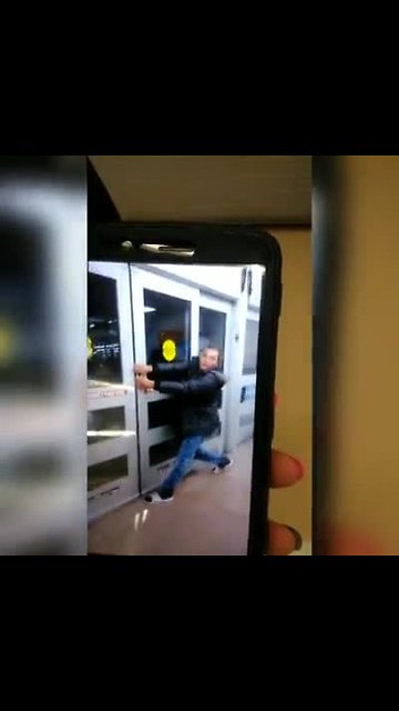 Crime Stoppers video: Suspect can't open door