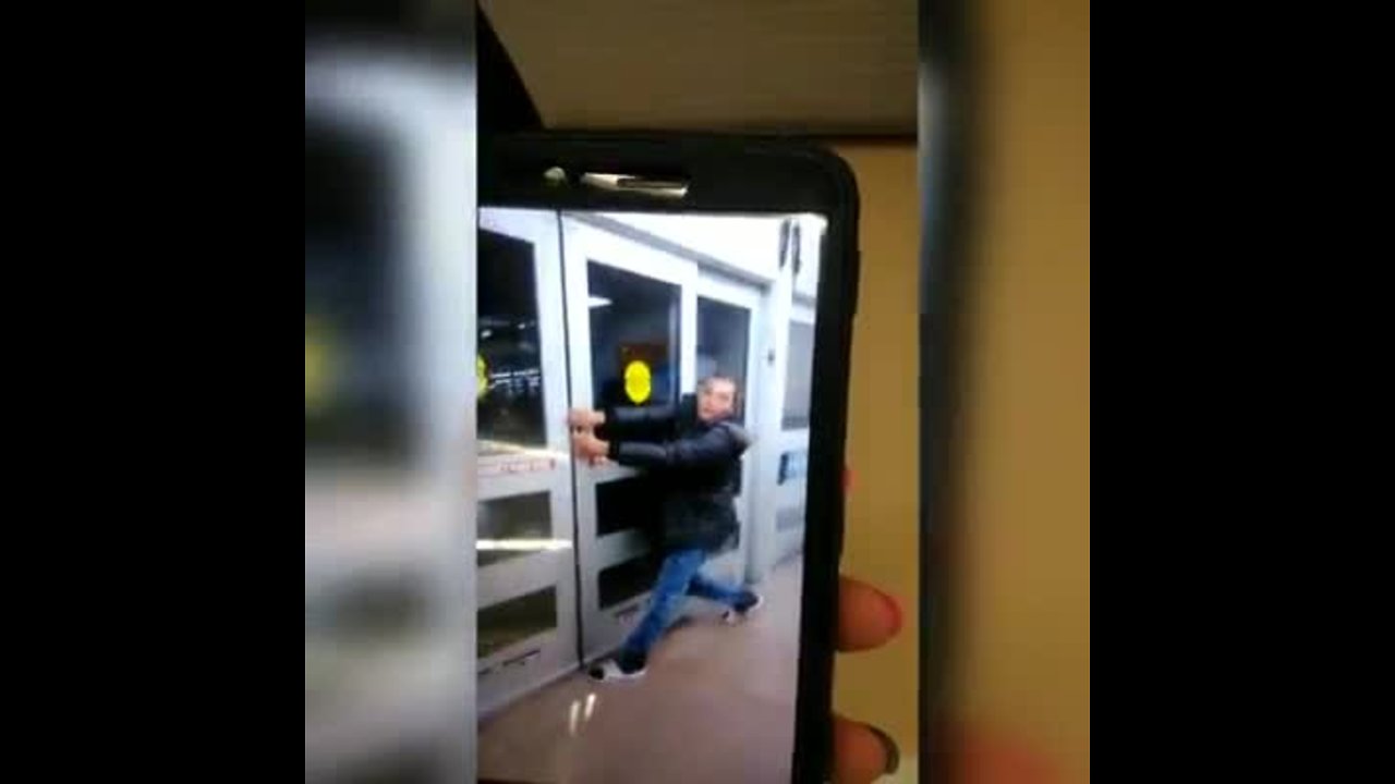 Crime Stoppers video: Suspect can't open door