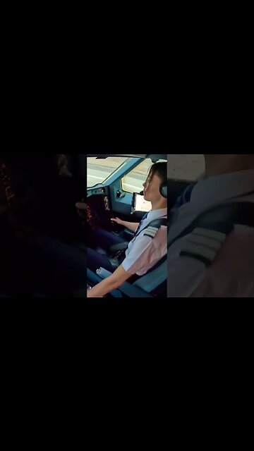 👩🏻‍✈️ Airbus Touchdown #aviation #pilot #airbus #shorts