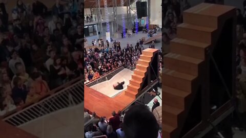 How does he even do that 😱#usa #shorts #viral #stunt #impossible #subscribe #saintpee