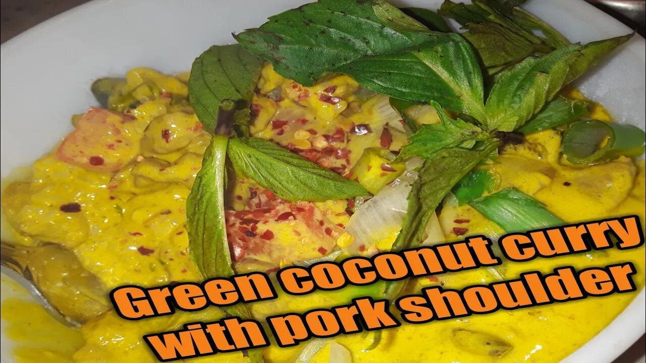 Pork shoulder green coconut curry | @chronic.eats on IG 🇹🇭🥥🥢