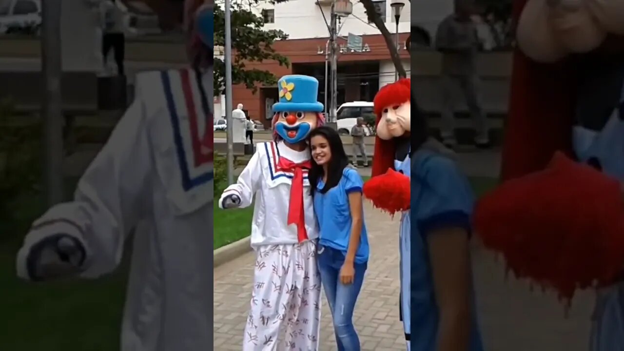 ALEGRIA DAS CRIANÇAS COM FOFÃO, PATATI, PALHACINHA E MINNIE MOUSE DANÇANDO NA PRAÇA