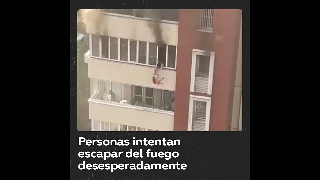 Gente salta por las ventanas para escapar de un incendio en Kazajistán