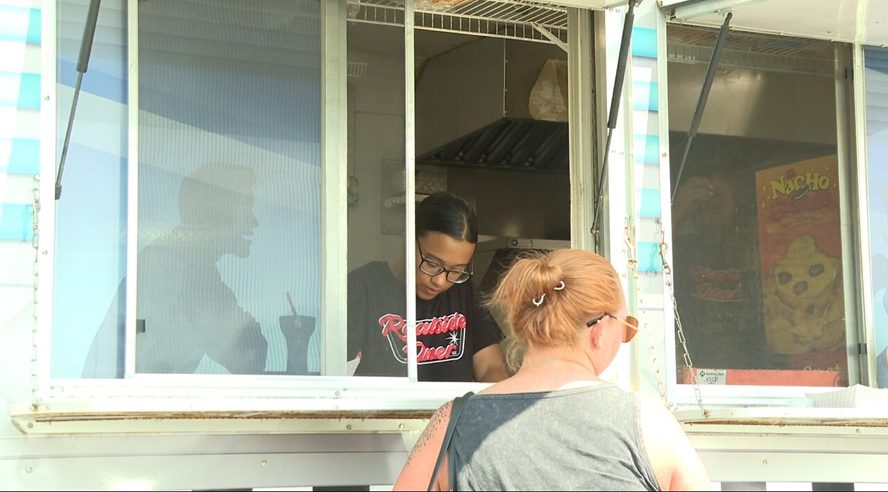 Food trucks workers battle the heat and humidity