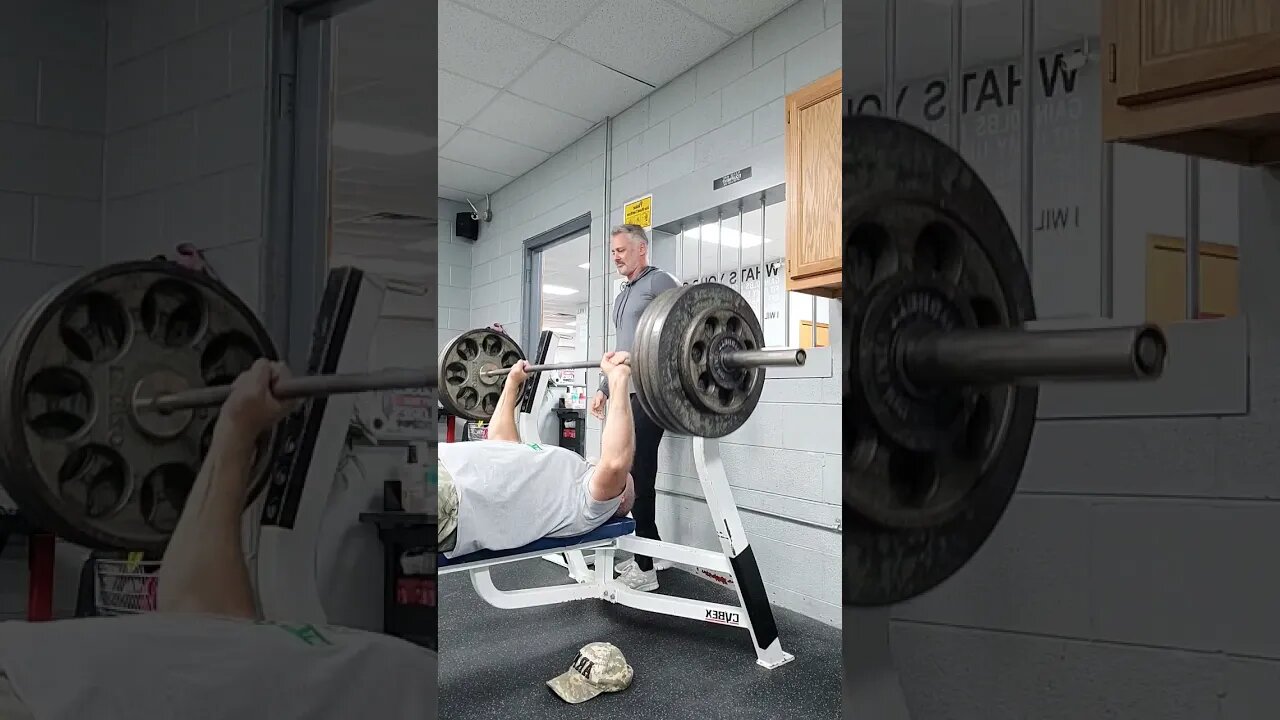 370lbs Raw Bench, Crazy 🤪 old man