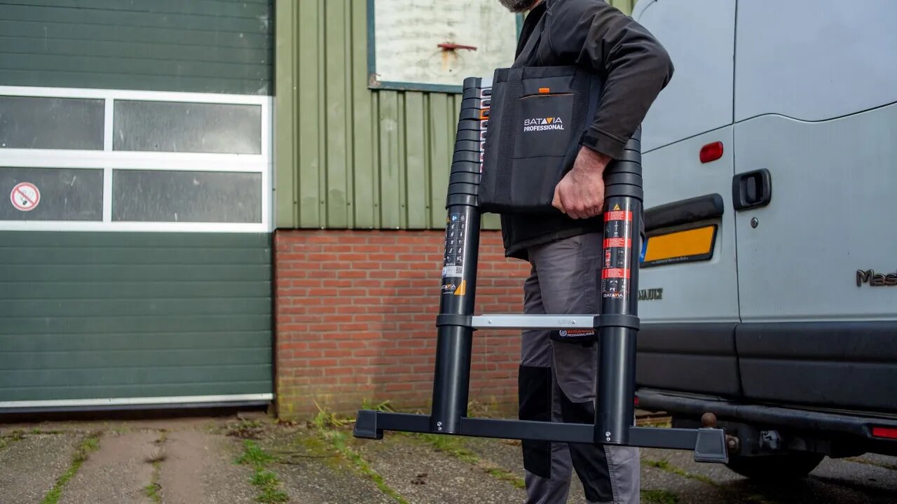 Meet the Batavia 3.81M Professional Telescopic Ladder!💪