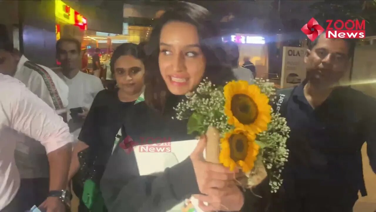 Sunflowers Or Shraddha Kapoor : Who Looks More Prettier? 😍🔥