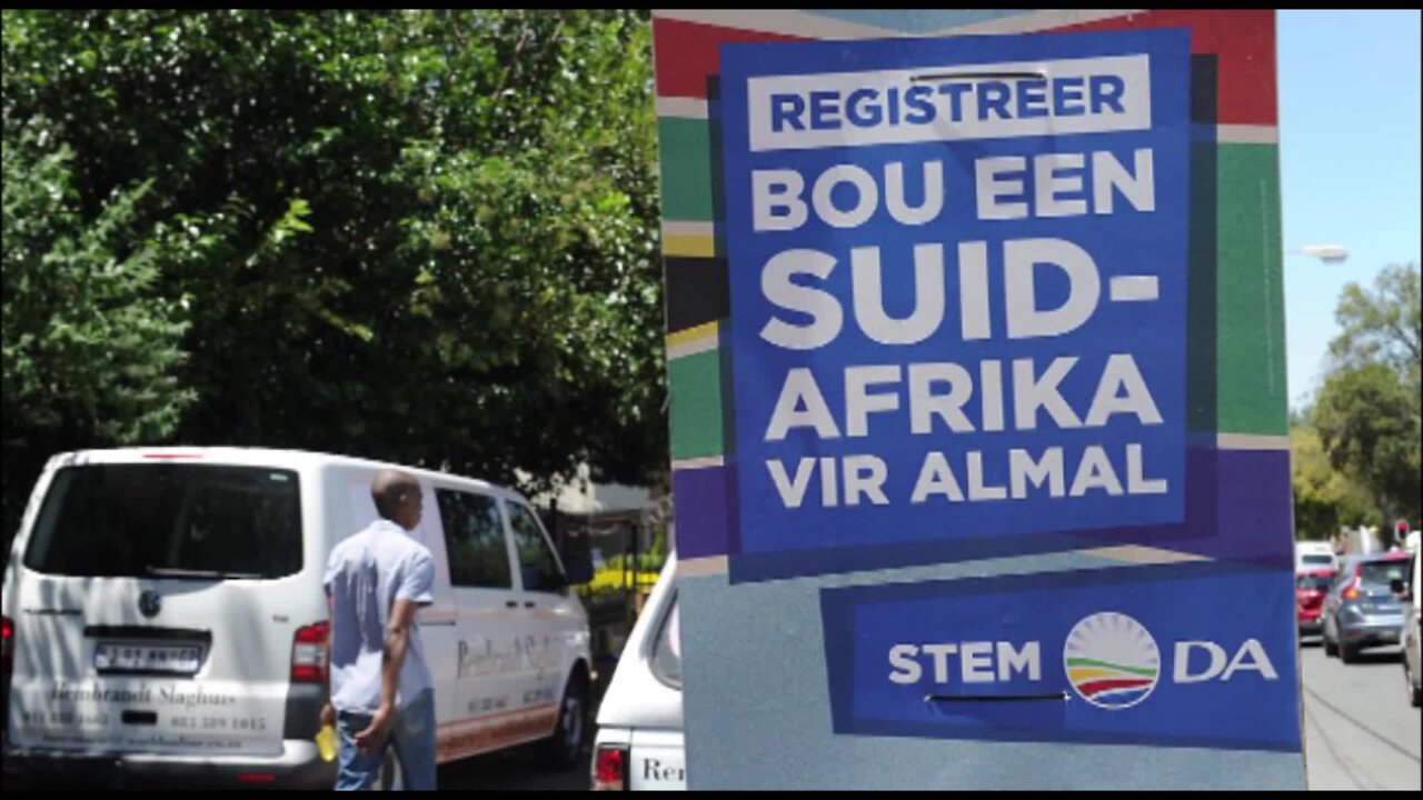 SOUTH AFRICA - Johannesburg - Elections posters off (FAW)