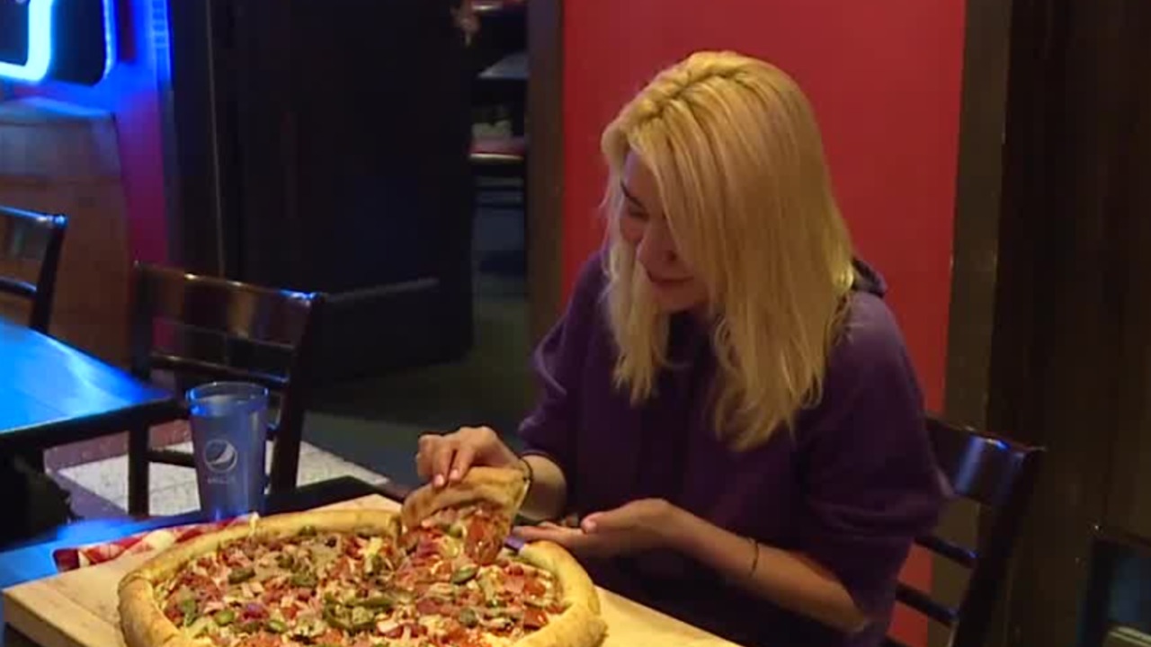 Hot dog-eating champ eats pizza in record time in Las Vegas