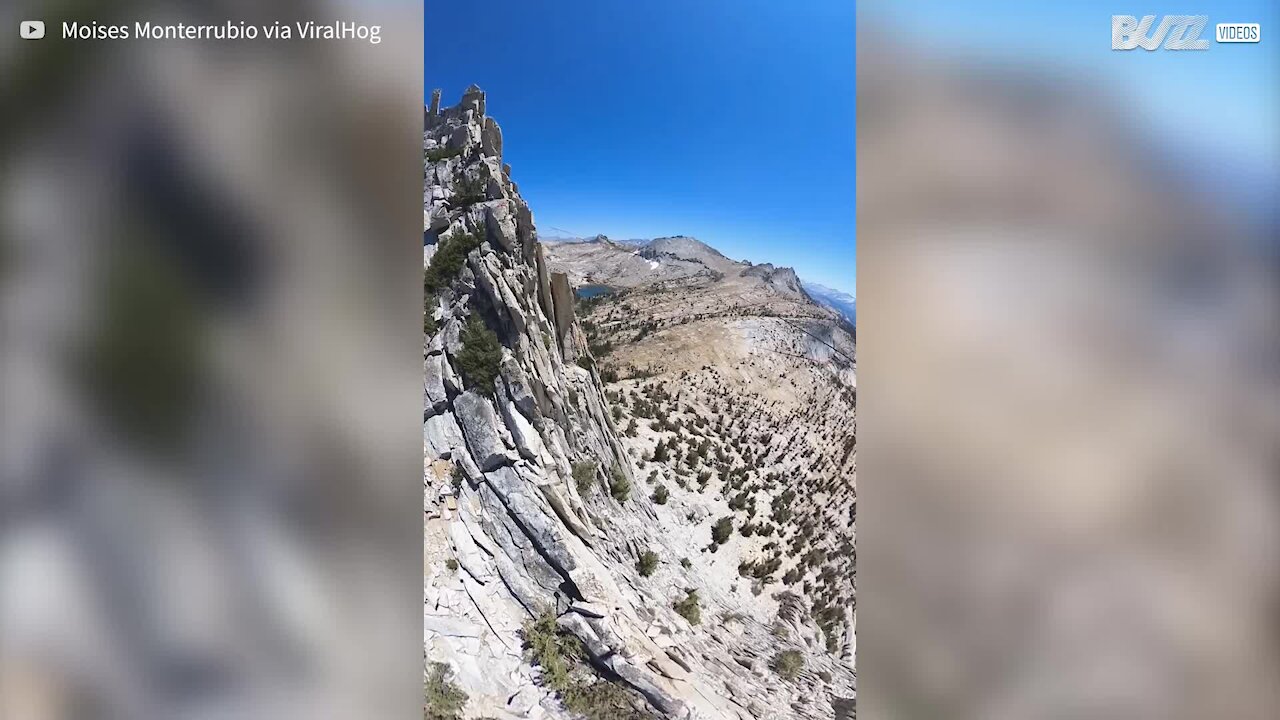 Homem executa truques de slackline numa altura absurda