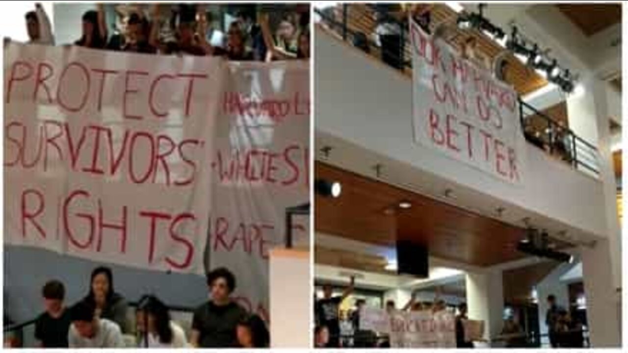 Une manifestation silencieuse à Havard contre la ministre Betsy DeVos