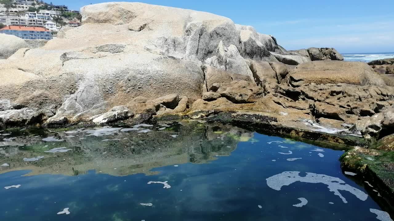 SOUTH AFRICA - Cape Town - Bantry Bay Property Feature (Video) (mXC)