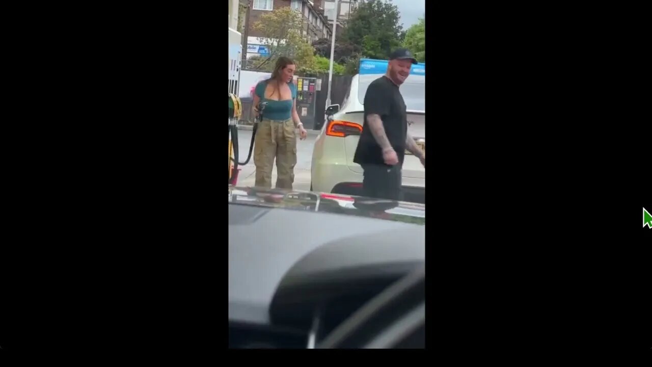 🟨 試圖給特斯拉加油