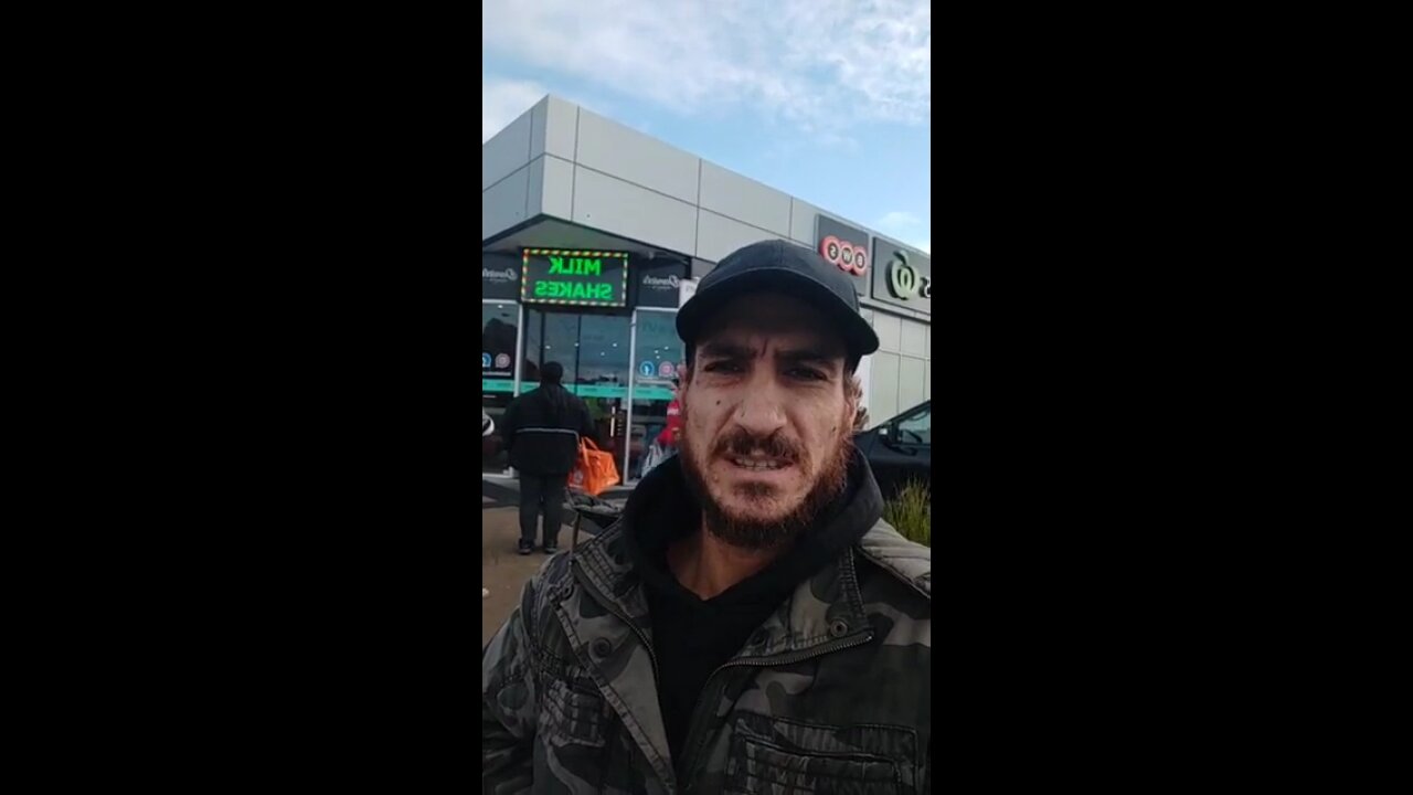 A wise man screaming at the Aussie telivision sheeple