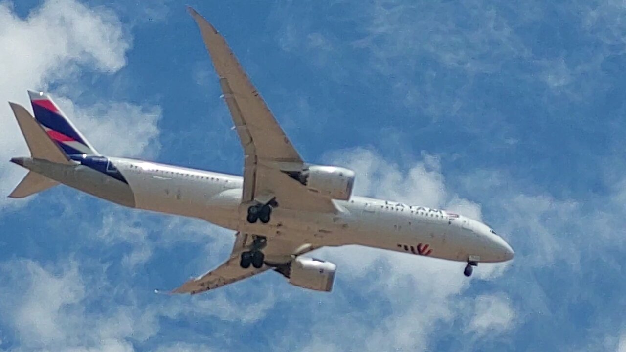 Boeing 787-9 CC-BGF vindo de Guarulhos para Fortaleza