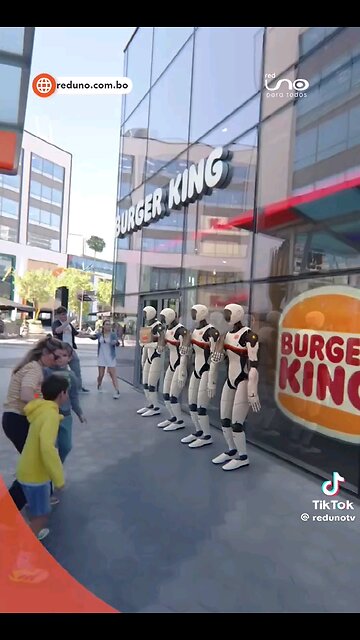 Burger King has robots in Peru 🇵🇪