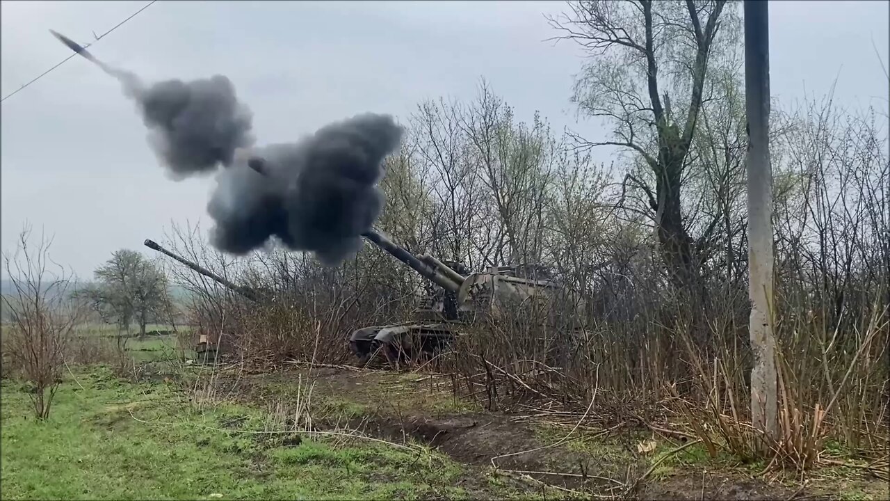 ★★★ Footage of Msta-S 152mm Self-Propelled Howitzer Crews in Action