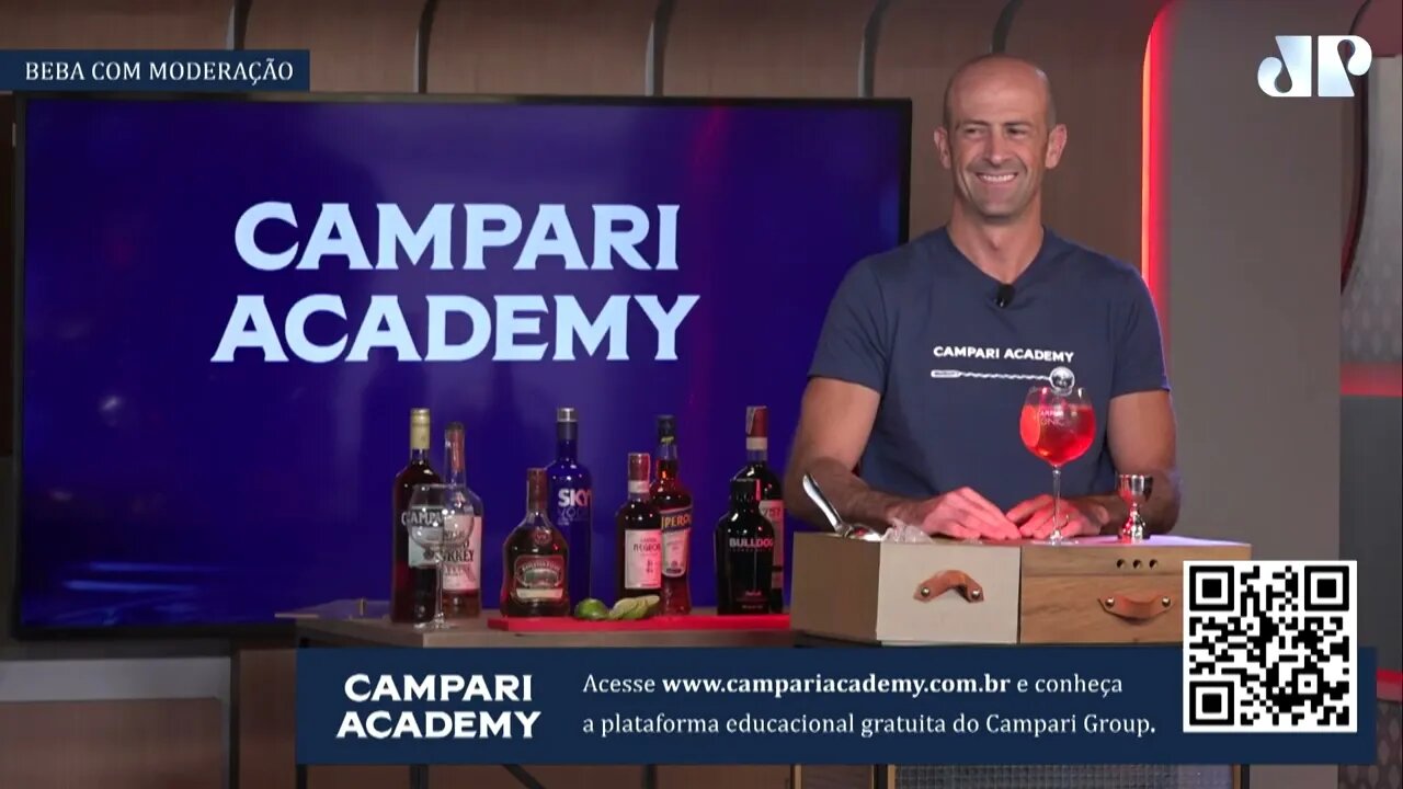 Aprenda a fazer um Campari Tonic com a Campari Academy