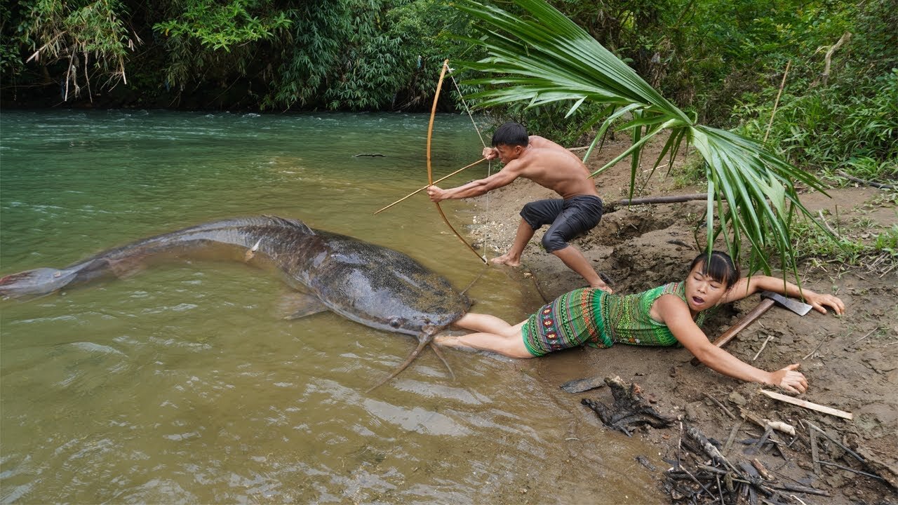 100 Days Solo Bushcraft: Ultimate Survival Skills - Big Fish & Conquer Mud Crack Attack