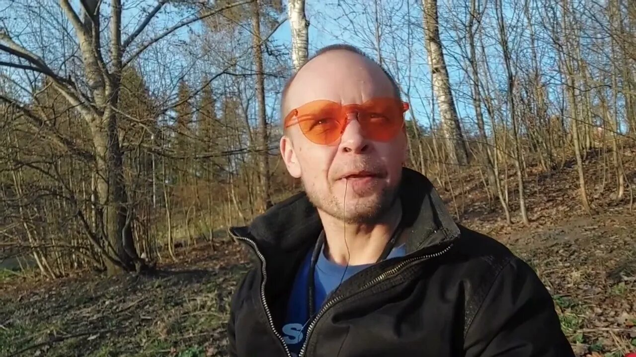 Jutustelua Kristian Parviaisen kanssa dokumentin kuvausten lomassa.
