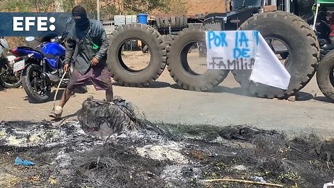 Transportadores colombianos bloquean la frontera con Venezuela en protesta por alza del diésel