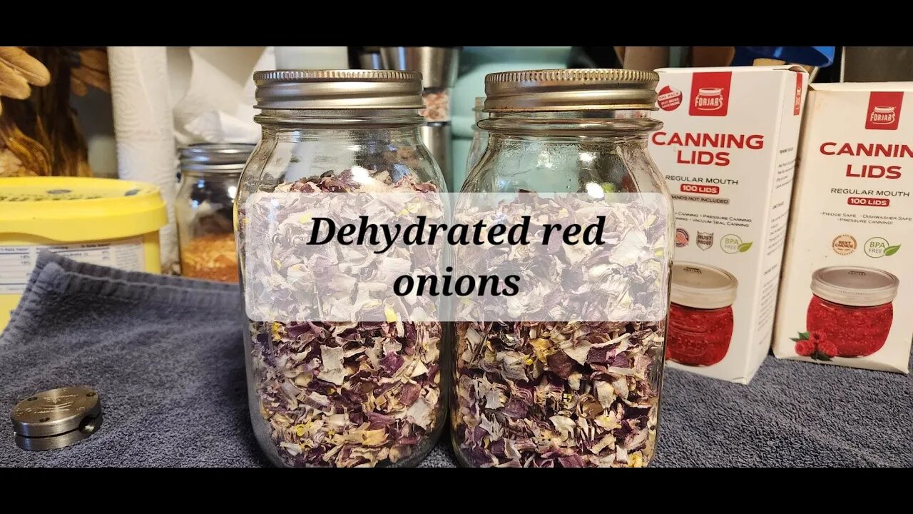 Dehydrated red onions