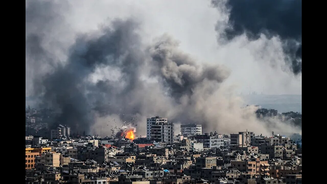 Cristianos en capilla católica romana en la Franja de Gaza mientras Israel lanza bombas