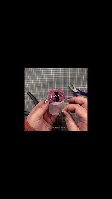 LET'S MAKE AN ACRYLIC KEYCHAIN WITH GLITTER RESIN! #shorts