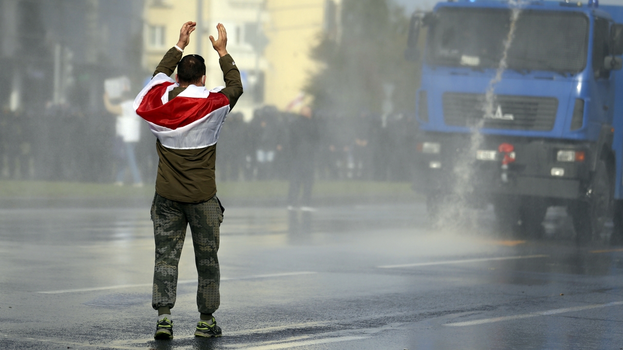 Over 100,000 Turn Out For Belarus March In 9th Straight Week