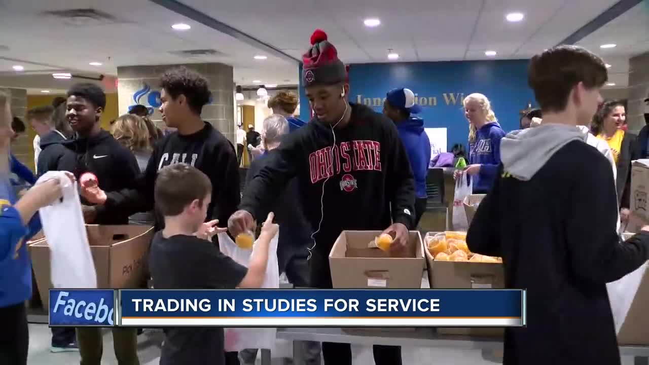 Waukesha high schoolers spend Thanksgiving eve serving community