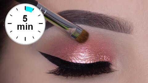 5 MINUTE Easy Glowy Eye Makeup Tutorial