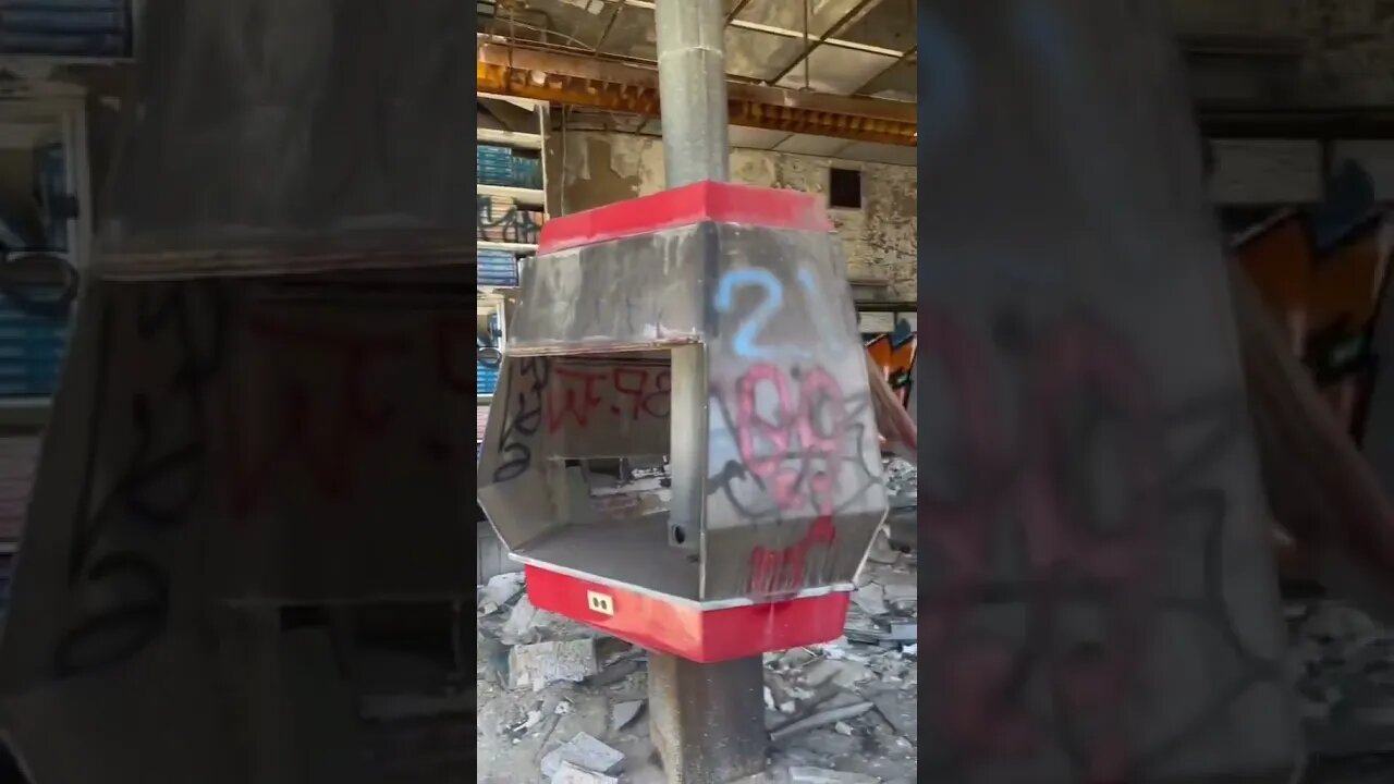Don’t go in there it’s trashed…