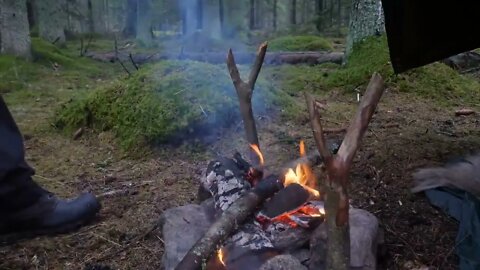 Winter Bushcraft in Snow, High Winds and Rain - Canvas Poncho Shelter - Vintage Wild Camping $ 15