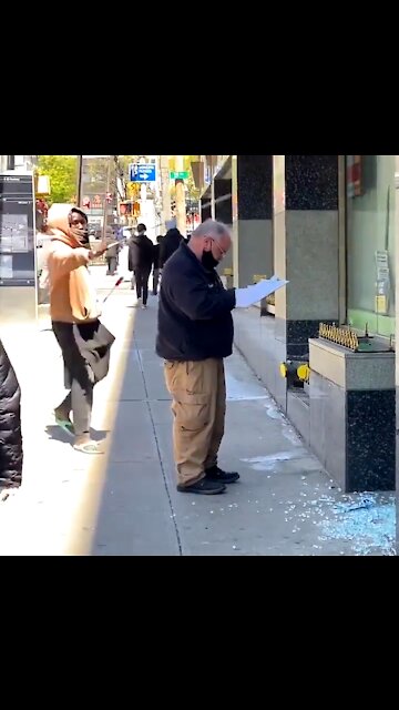 Thug Whacks NYPD Detective in the Head in Brazen Attack