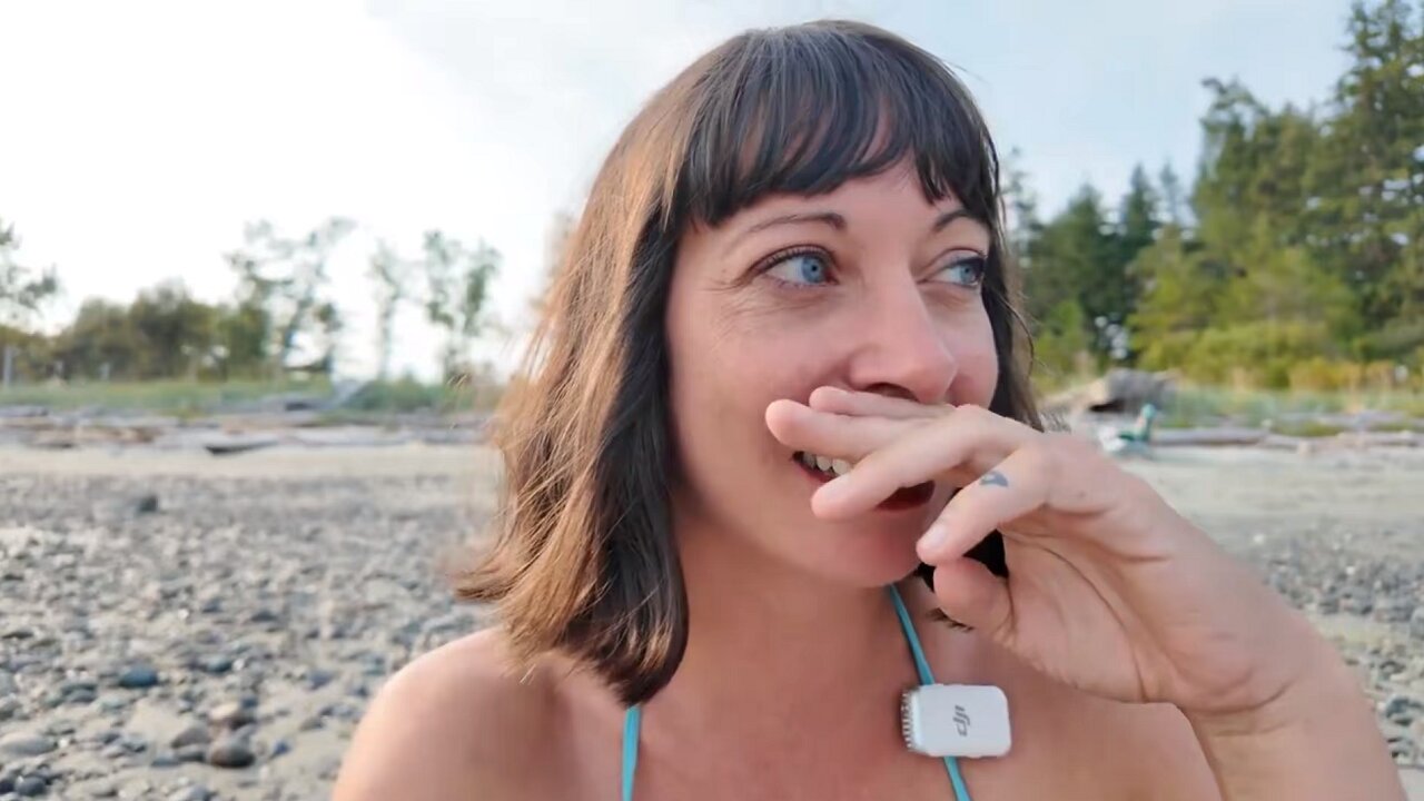 INDIAN👕MAN👀CAUGHT💩POOPING👀ON👉THE🏖BEACH🍁🤪🤣😎