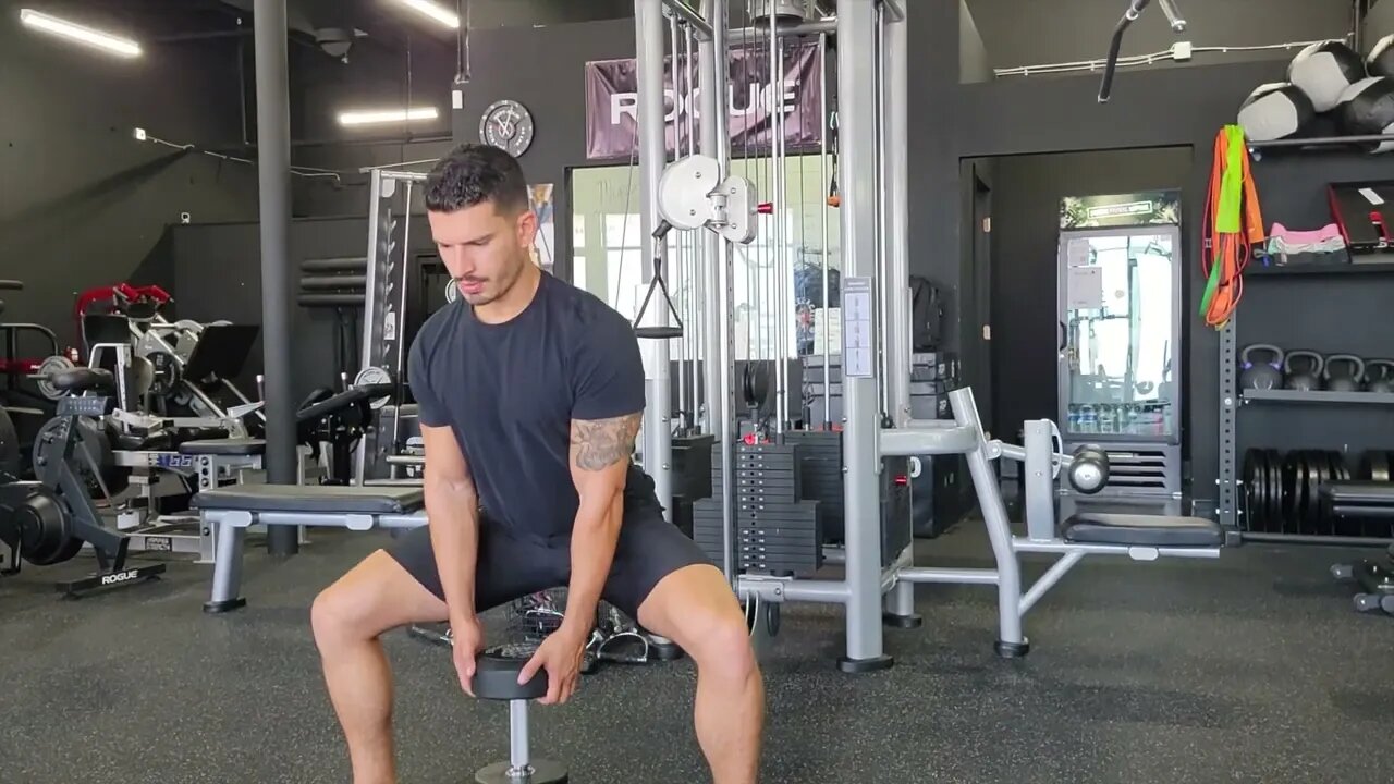 Dumbbell Straddle Lift Pulses