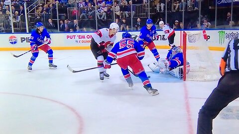 Igor Shesterkin is on 🔥 tonight in MSG