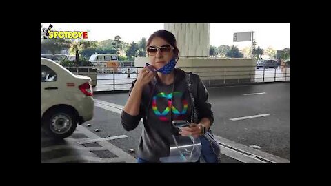 Seema Khan, Maheep Kapoor & Bhavana Pandey Spotted at the Airport | SpotboyE