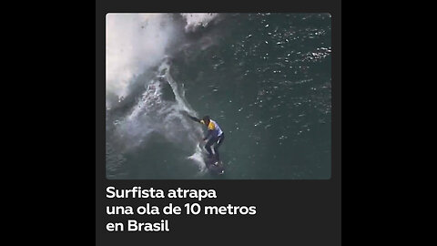 Surfista brasileño atrapa la ola más grande registrada en una competición en Brasil